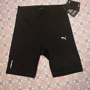 Sz Small PUMA 7” black train favorite high waisted tight fit biker shorts, black